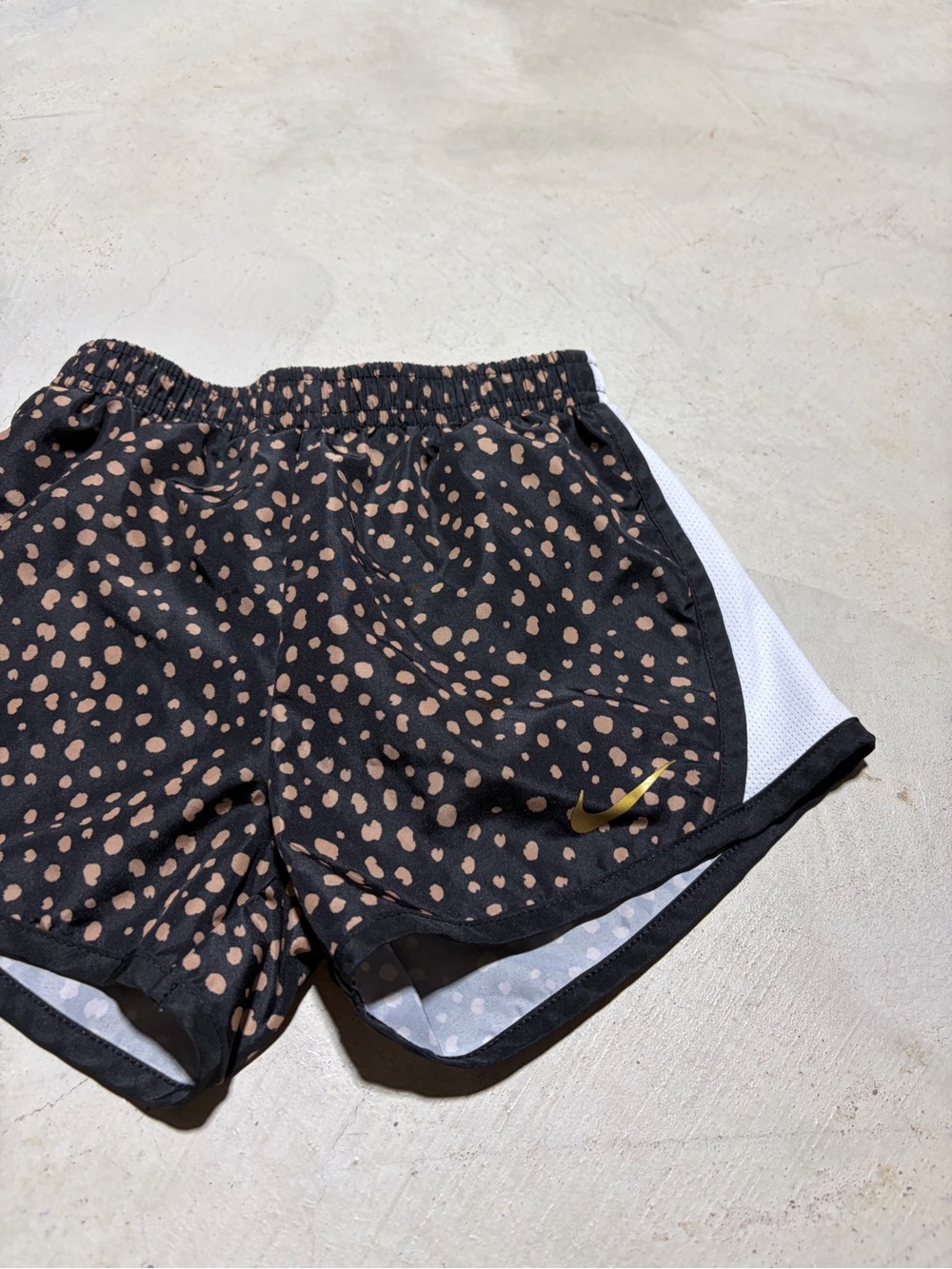 Nike kids Black Dot athletic Shorts 6 M - Picture 2 of 10